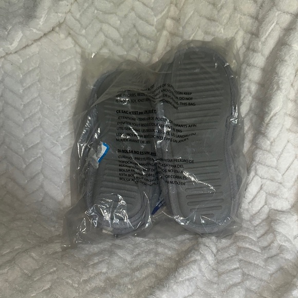 - Memory Foam Slippers - grey - deluxe by dearfoams size 7 / 8 - Picture 3 of 3